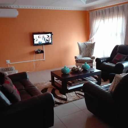 מלון בורחרספורט Khutsong Guests House מראה חיצוני תמונה