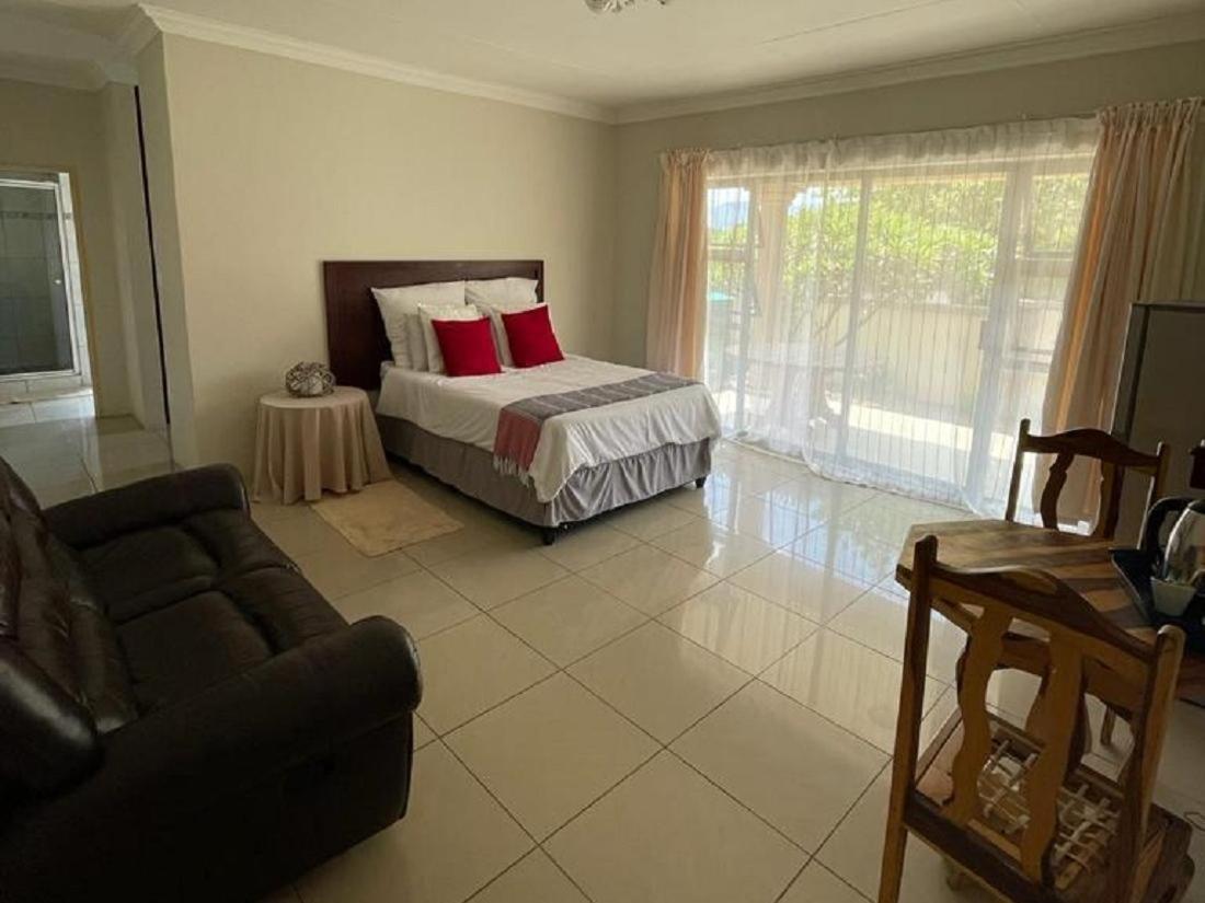 מלון בורחרספורט Khutsong Guests House מראה חיצוני תמונה