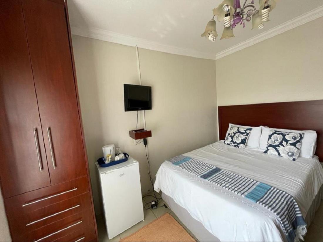 מלון בורחרספורט Khutsong Guests House מראה חיצוני תמונה