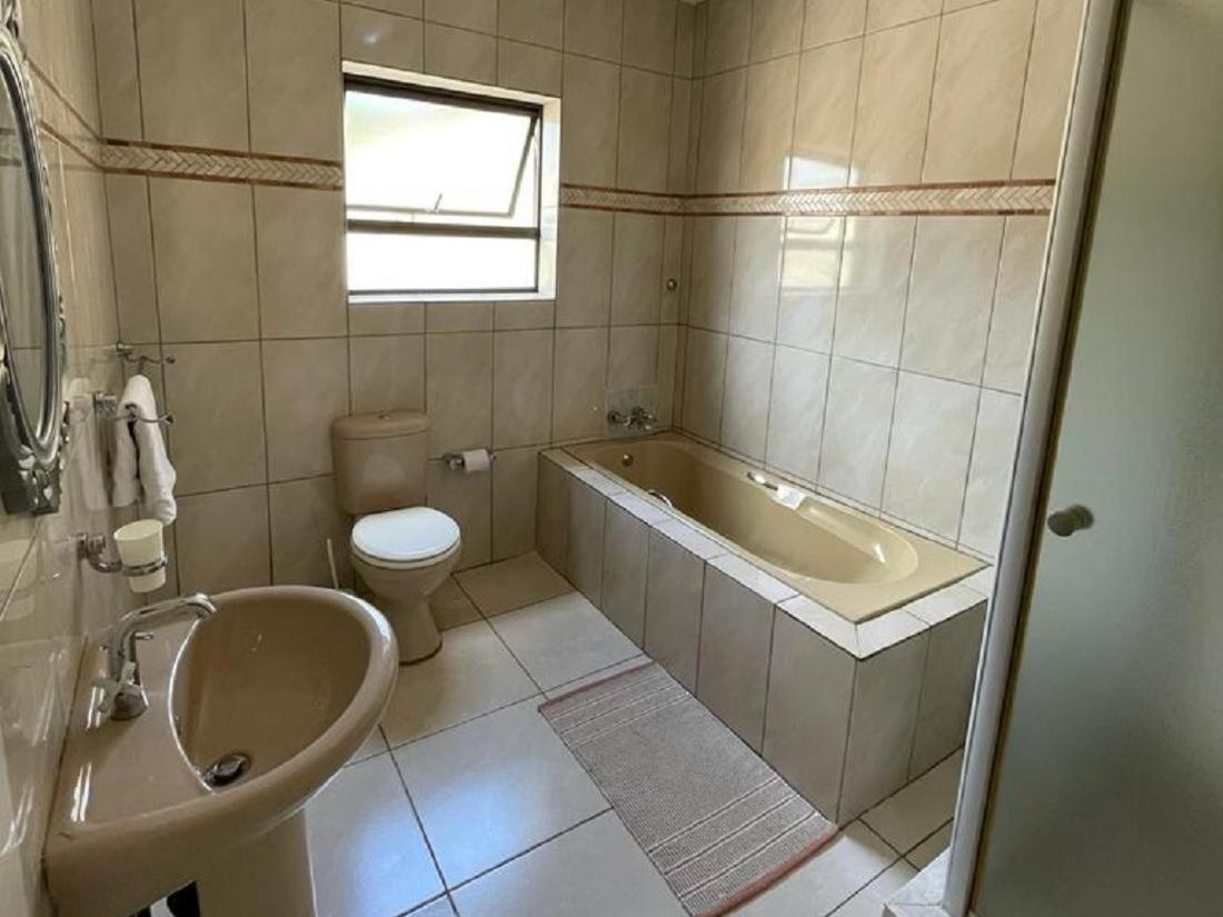 מלון בורחרספורט Khutsong Guests House מראה חיצוני תמונה