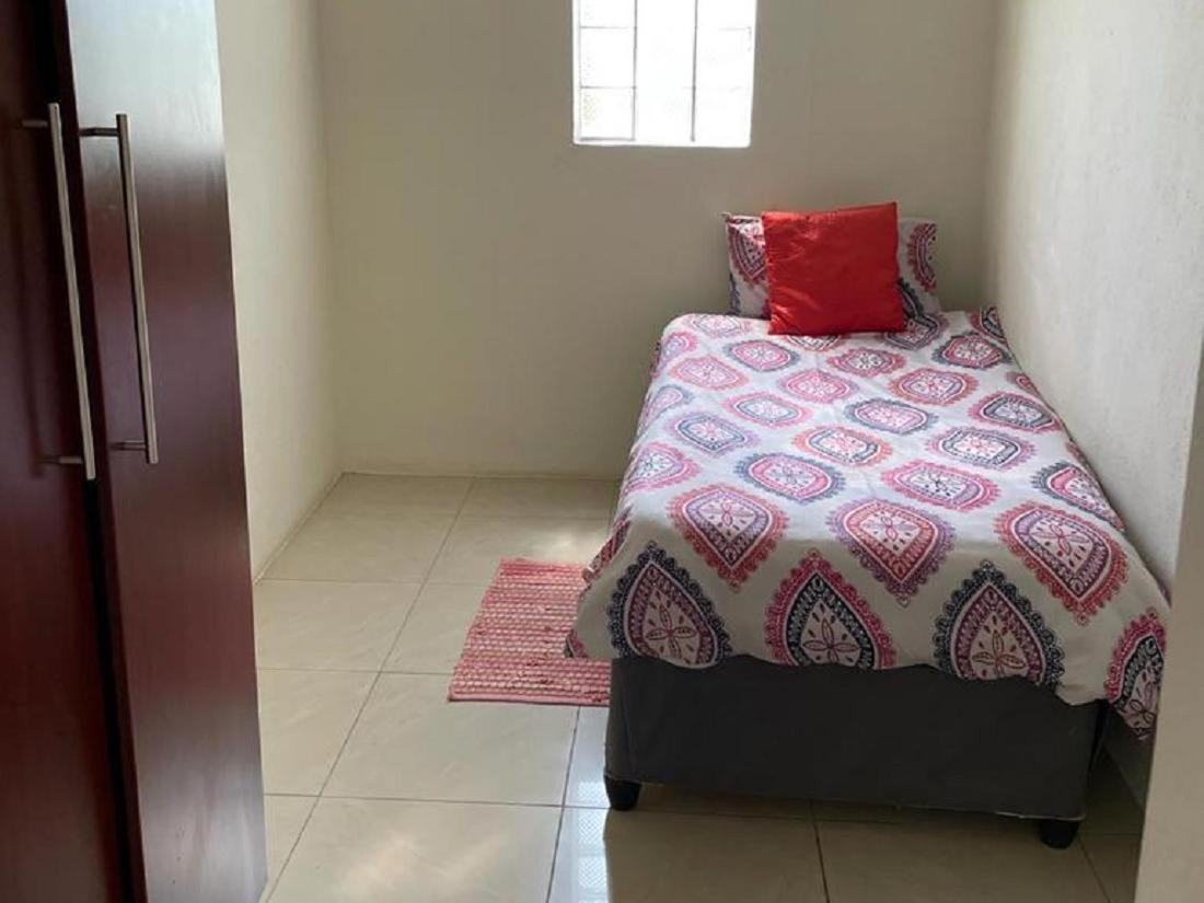 מלון בורחרספורט Khutsong Guests House מראה חיצוני תמונה